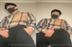 Tae8212 jerks off and cums through his fly