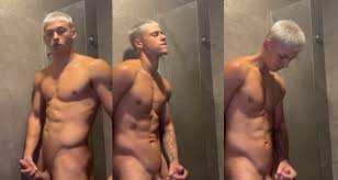 Alex Mendes (alexwm10) shows off his hole while he jerks off