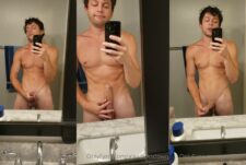 Jerking off in the bathroom – Alexdicksdown