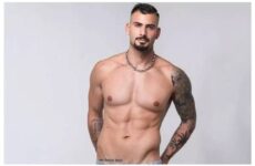 Nizam shows off his cock in the shower