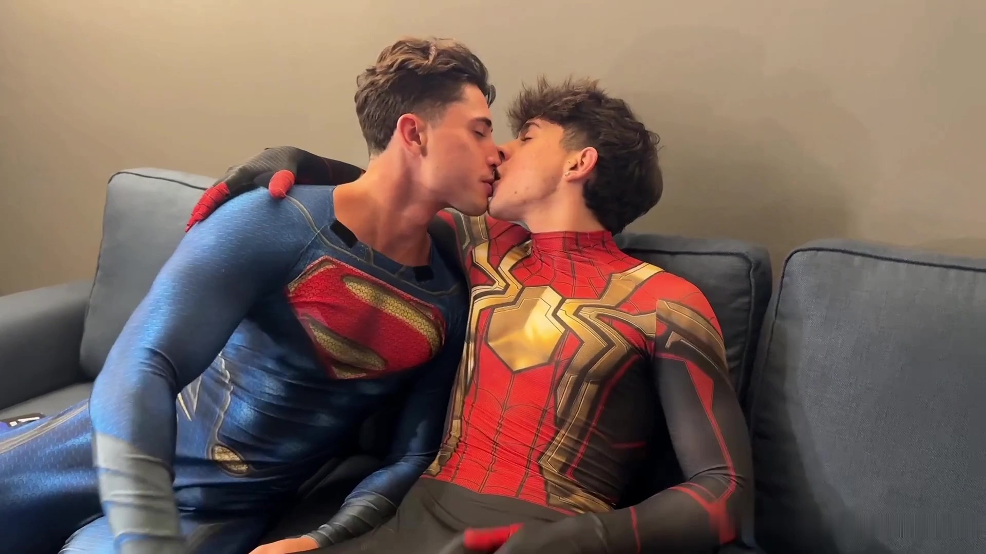 Samuele Cunto (sexysamu) and Ivan.ilterribile – Spiderman vs Superman