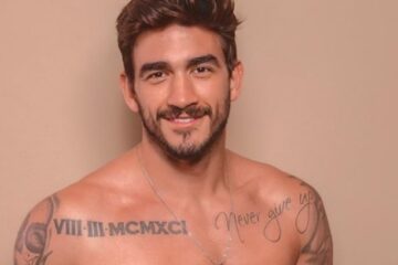 ex-BBB Gui Napolitano jerks off in the shower