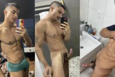 Renan Franco jerks off in the bathroom