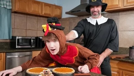 Cole Connor and Nicholas Michaels fuck – Gobble, Gobble, Stuff Me Raw