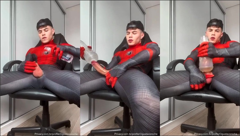 Ogustavorocha uses a fleshjack while in a spiderman custume