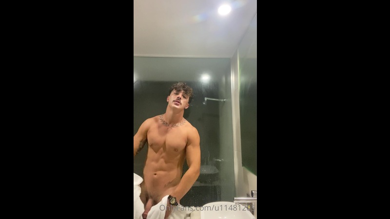 Having a shower and showing off my body – Seaton Reid (whoisseaton)