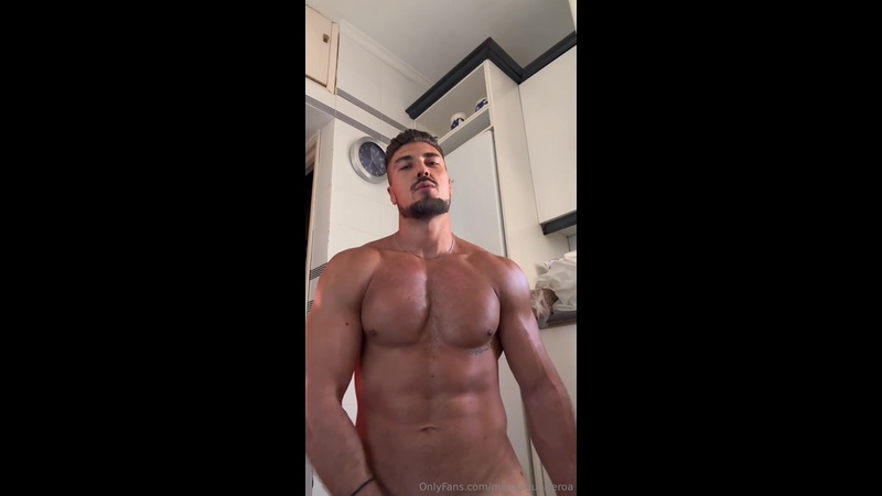 Showing off my muscular body – Miguel Guerrero (miguelguerreroa)