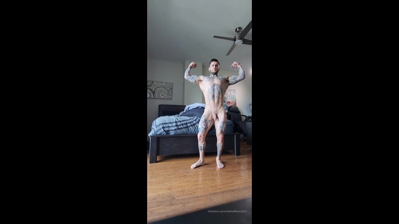 Doing a quick nude workout and showing off my muscles – Michael Hoffman (mikehoffman1023) Doing a quick nude workout and showing off my muscles – Michael Hoffman (mikehoffman1023)