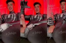 Jake Andrich (Jakipz) jerks off in a spiderman costume