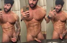 Nick Bayne (sixholdover) jerks off in the bathroom