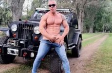 Cristhiaan jerks off outside – Chafa Ciafardini