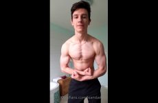 Having a shower and jerking off – LeanDaveXX