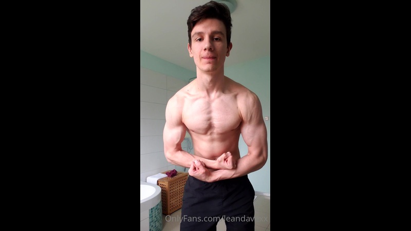 Having a shower and jerking off – LeanDaveXX