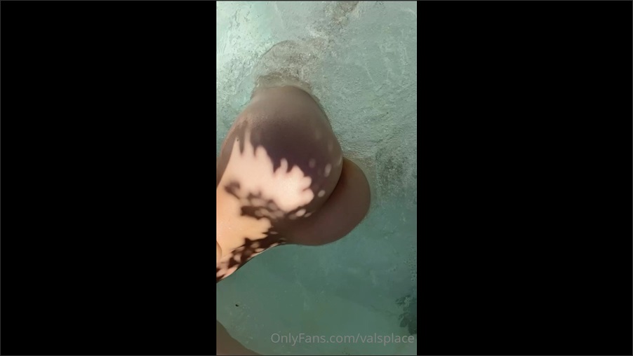 I love my hot tub – with Valentin Mehinagic (valsplace) I love my hot tub – with Valentin Mehinagic (valsplace)