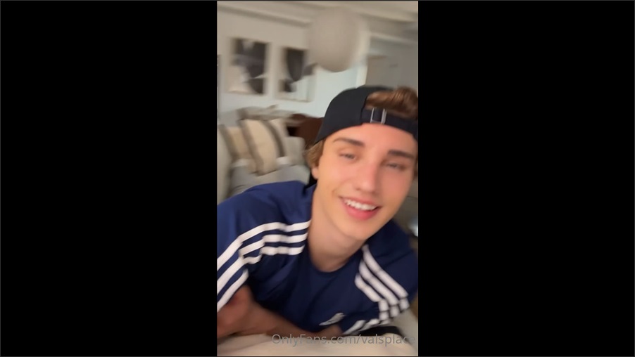 Bottom boy – with Valentin Mehinagic (valsplace) Bottom boy – with Valentin Mehinagic (valsplace)