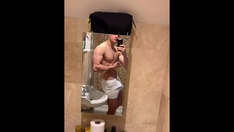 Showing off my young fit body and cock – Big Tobez (bigtobez)
