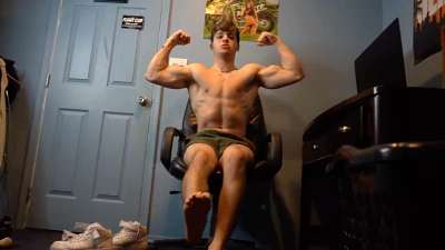 FlexMasterJoe – Foot worship 2