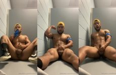 Jerking off in the gym locker room and showing off my muscles – Zain Holt (fmelovely)