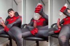 Gustavo Rocha (ogustavorocha) jerks off in custome