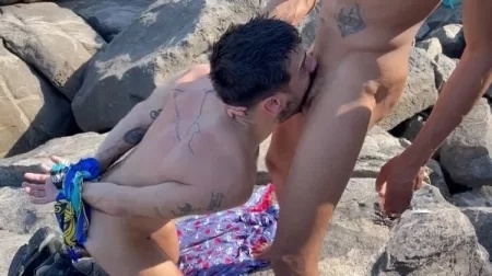 Beach Toy – Two Men, One Hole – Fernando Brutto, Gabriel Paxxeco, Rick Paixao group fuck on the beach
