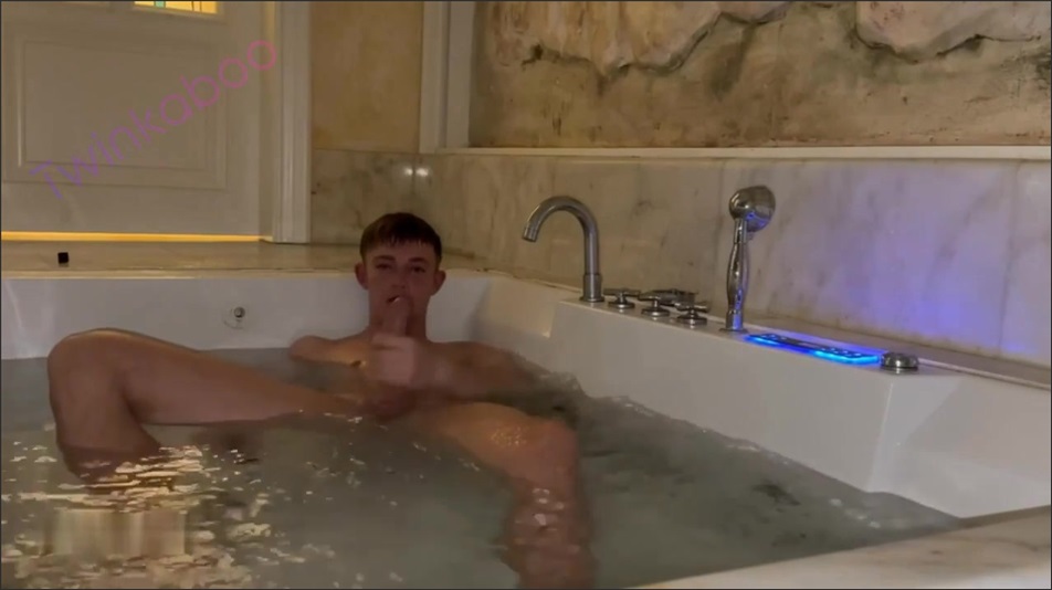 Alo Twink plays with his cock in the bath and shoots a load