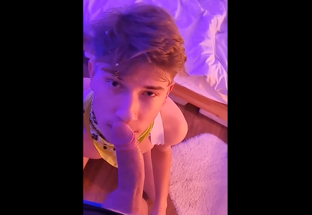 Jake Maxxik sucks a cock and gets a facial