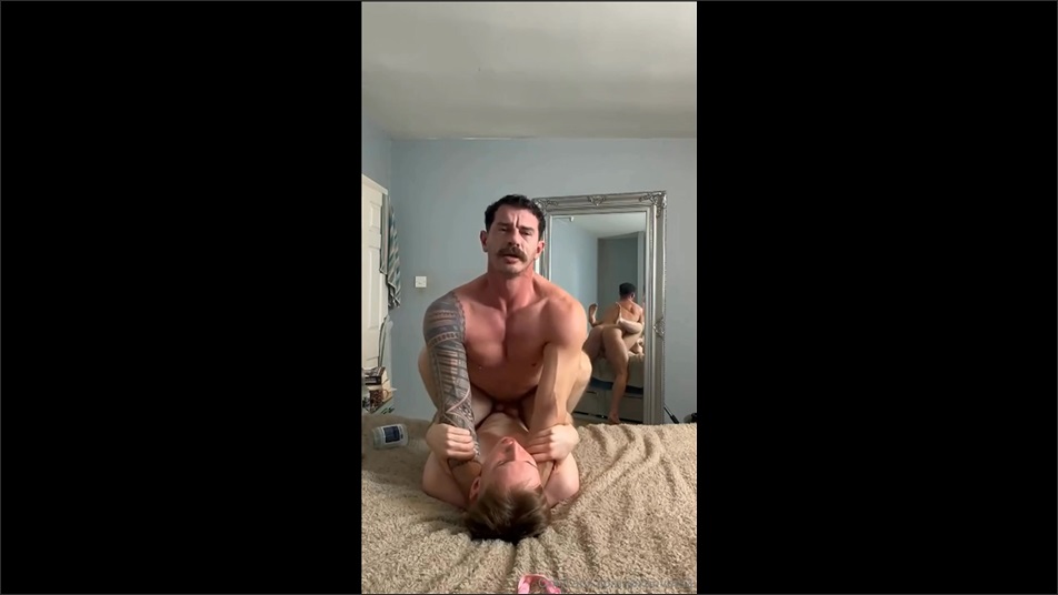 Jaxon Verse (jaxonvers2) gets fucked by Ryan Biggs before getting a facial