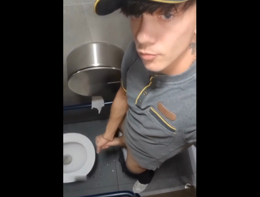 Taylor Jay (Taylorjxxx) jerks off on his break during his shift at McDonalds