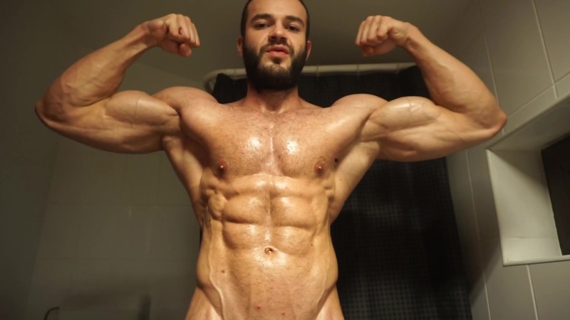 Showing off my shredded and ripped abs – Savin Pascu (savihot)