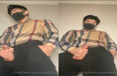 Tae8212 jerks off and cums through his fly