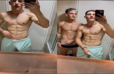 Kitoshelby00 and mate jerk in the bathroom