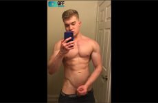 Quick jerk off in the bathroom – Alek (Alekxbrandt)
