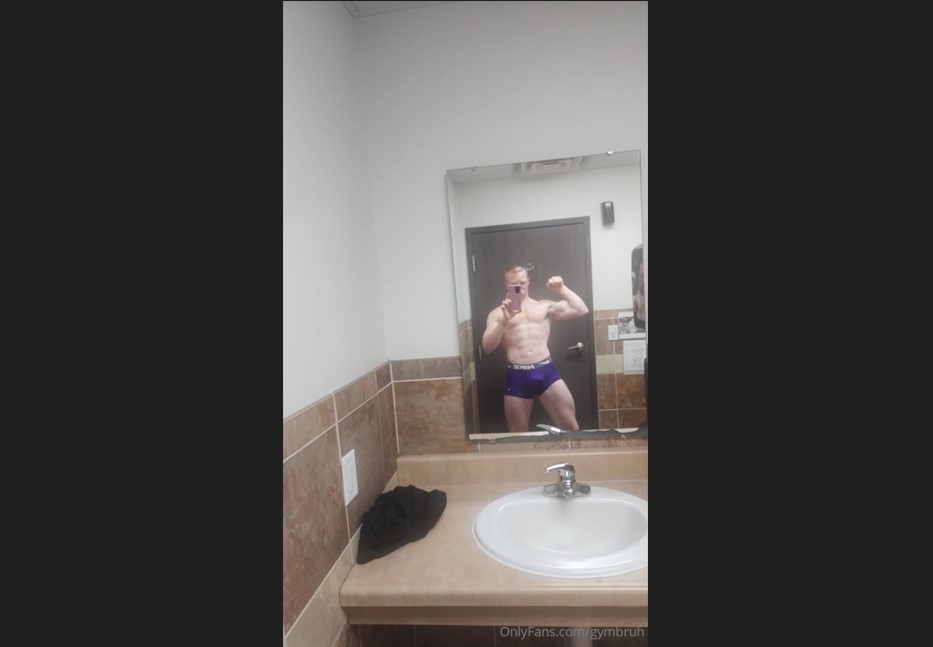 Flexing hard in the mirror – Gymbruh
