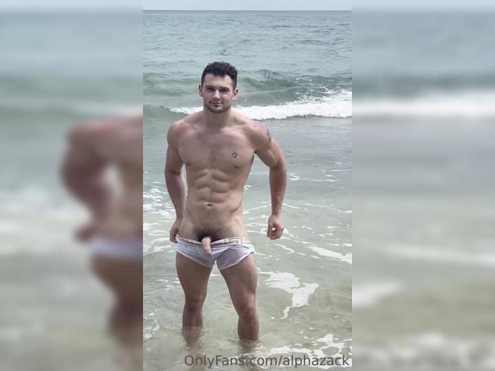 Flexing and showing off my body at the beach – Zack (alphazack) Flexing and showing off my body at the beach – Zack (alphazack)