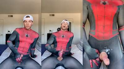 Carter Collins jerks off in costume – swcollegeboys