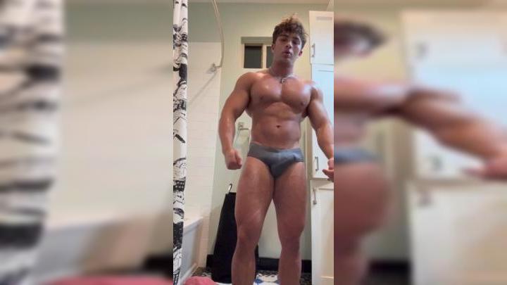 Showing off my big muscular body – AlphaDallas6969