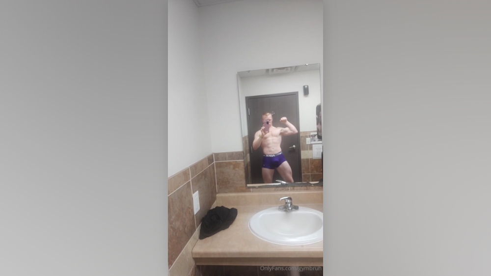 Flexing hard in the mirror – Gymbruh