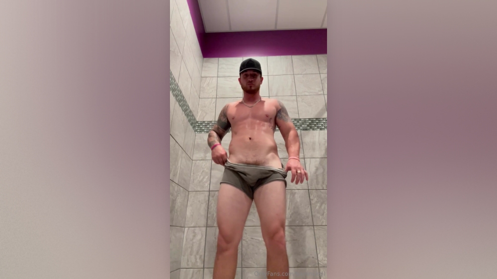 Showing off my body after a workout – Bam Mikell (bammikell)