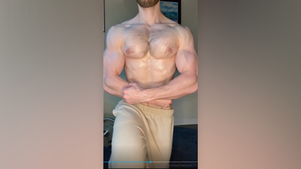 Showing off my oiled up muscular body Zack