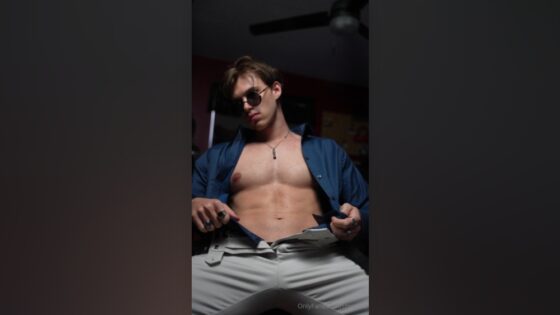 Slowly stripping down to my underwear – Chase Stobbe (cmschse)