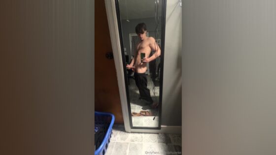 Slowly stroking my cock – Zeke Harris (phyzeke)