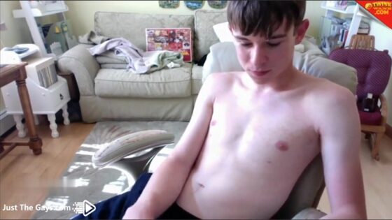 Evan Powers (evan_p18) jerks off on cam