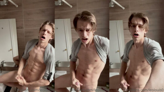 Jerking off before a shower – Leo Louis (leolouis0)