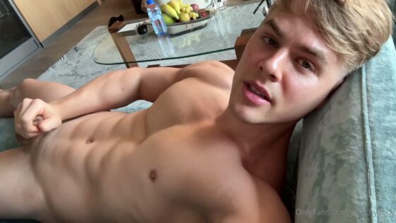 PeachyyBoy rubs his body down and cums on himself