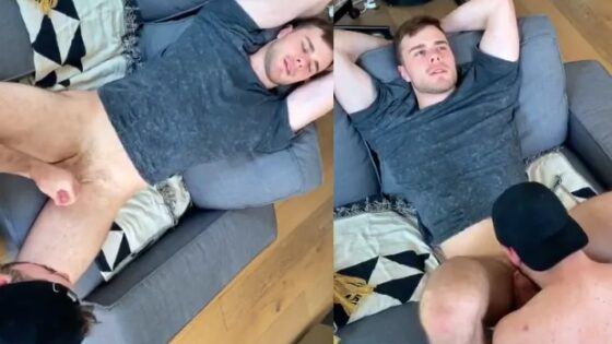 AltMe20 – playing and fucking on the sofa