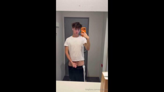 A quick jerk and cum in the bathroom with Sven – Svandylove