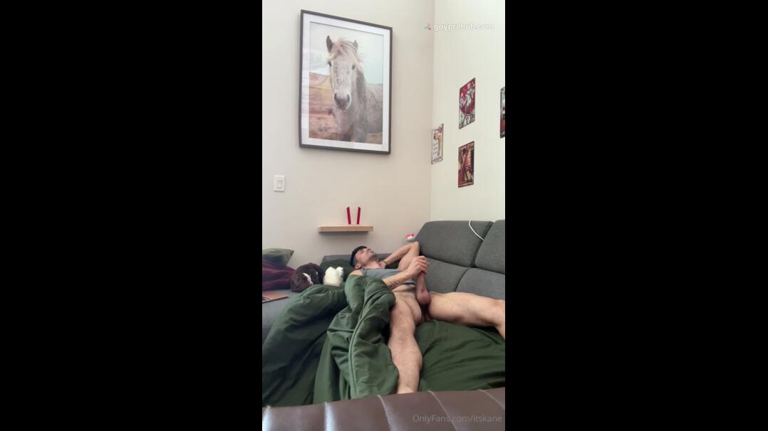 Kane Fox jerks off on the couch