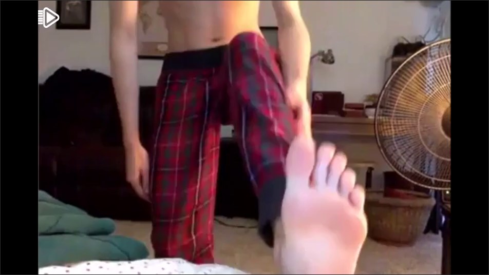 boy shows his ass and wanks
