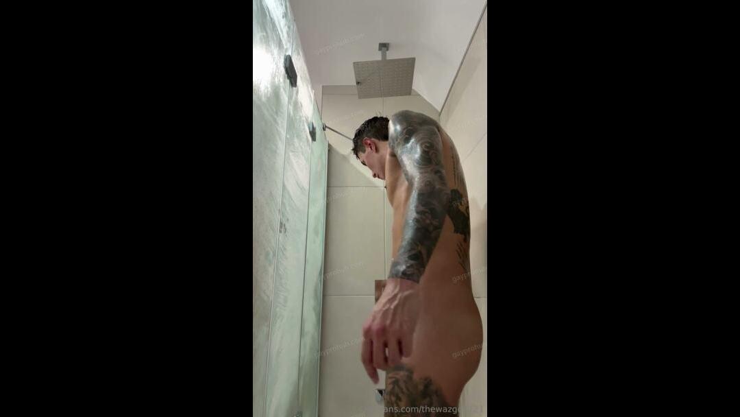Wazgod121 shaves and teases in the bathtub