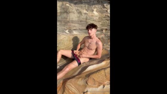 Sven jerks off on the rocks – svandylove
